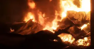 গাজীপুরে আগুনে পুড়লো ঝুট গুদাম ও ১৩ দোকান